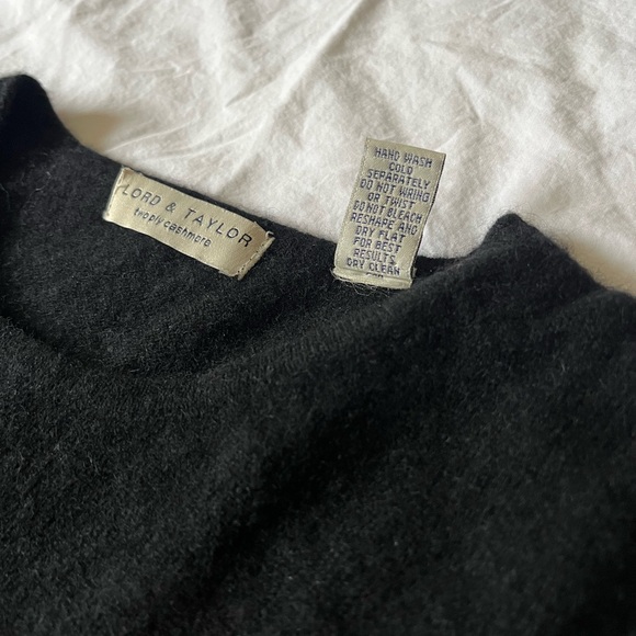 Lord & Taylor 100% Cashmere Vest women’s M - slipover, tank top - Picture 4 of 9